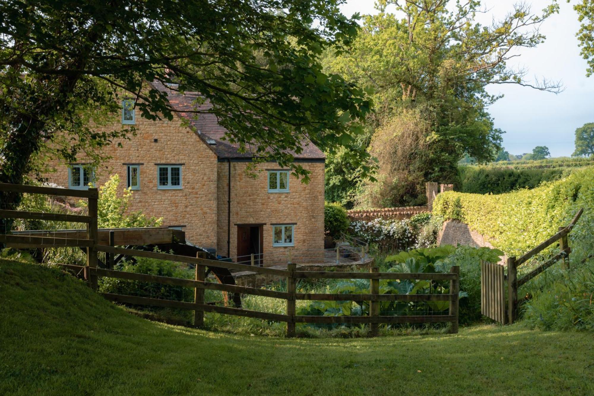 Hewletts Mill Guest House Castle Cary Exterior photo